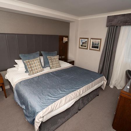 סטירלינג Golden Lion Hotel מראה חיצוני תמונה