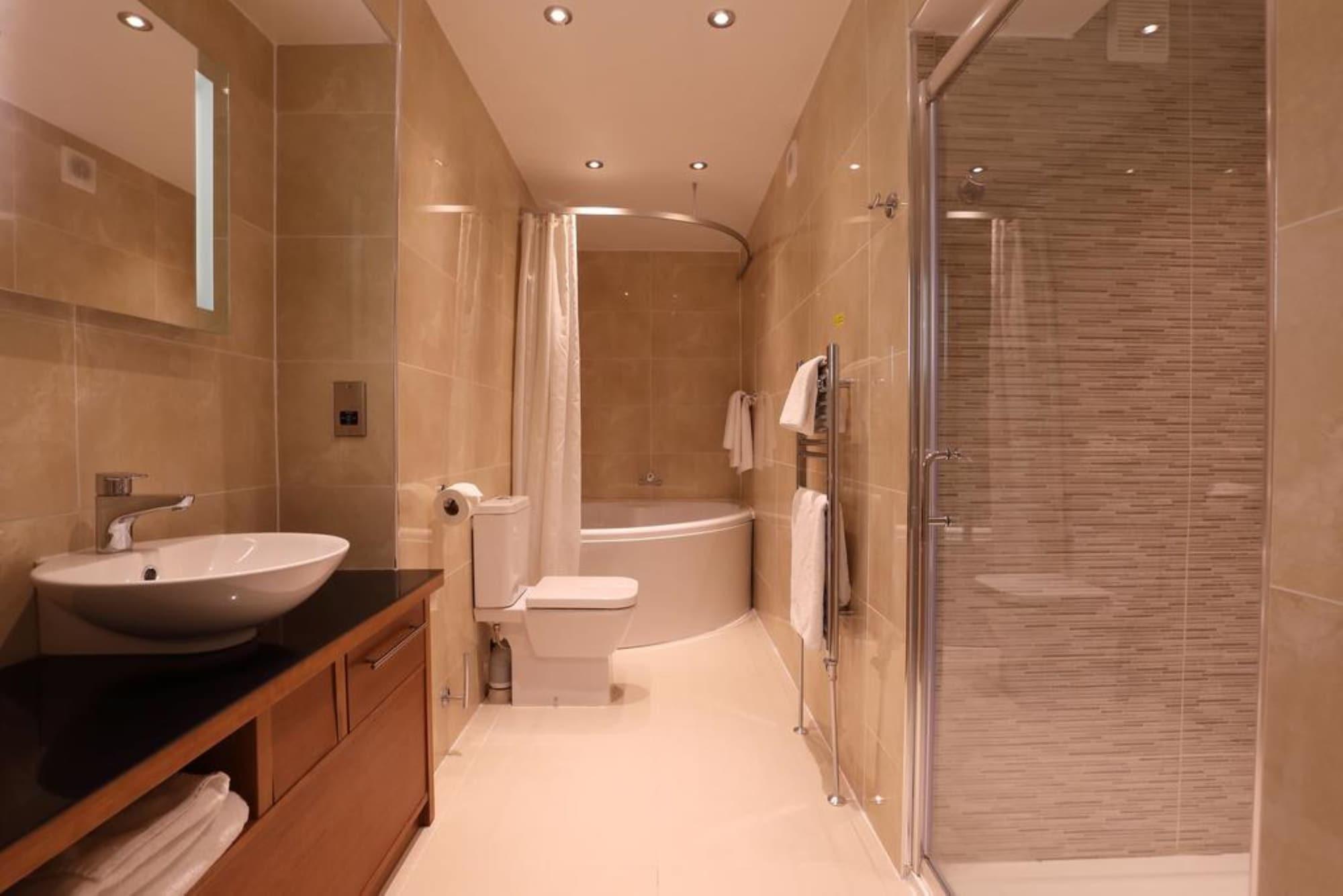 סטירלינג Golden Lion Hotel מראה חיצוני תמונה