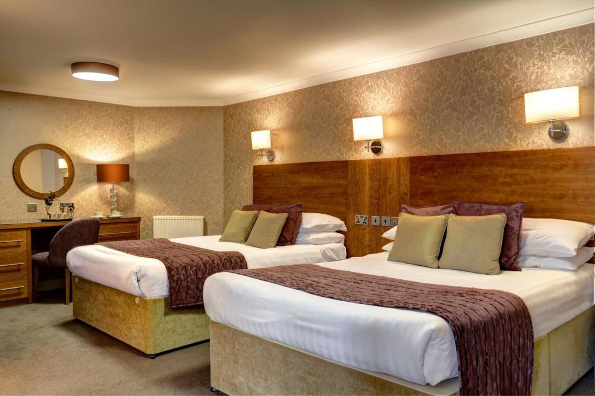 סטירלינג Golden Lion Hotel מראה חיצוני תמונה