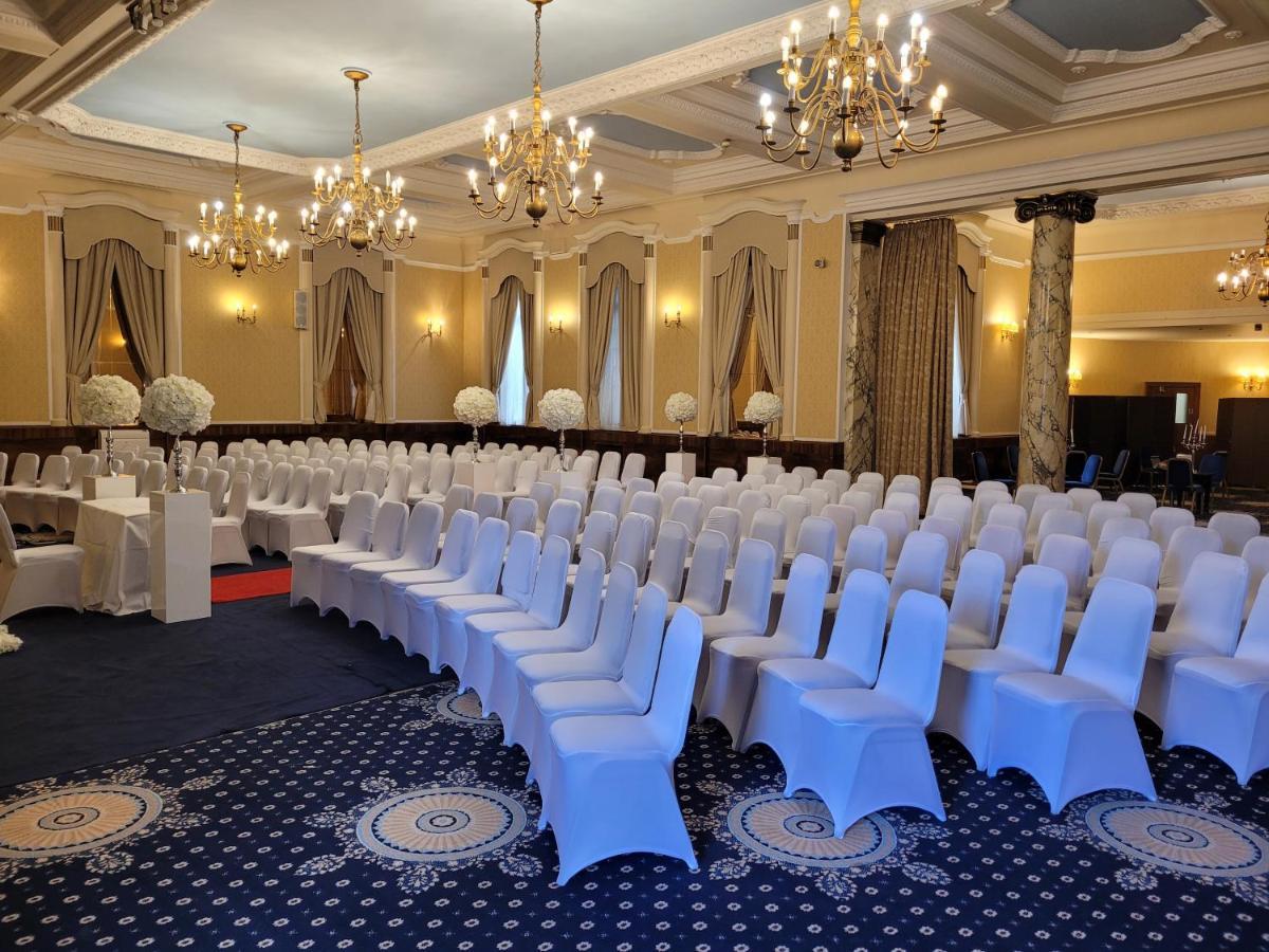 סטירלינג Golden Lion Hotel מראה חיצוני תמונה