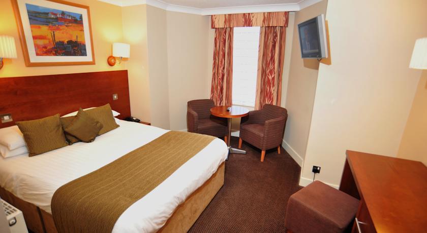 סטירלינג Golden Lion Hotel מראה חיצוני תמונה