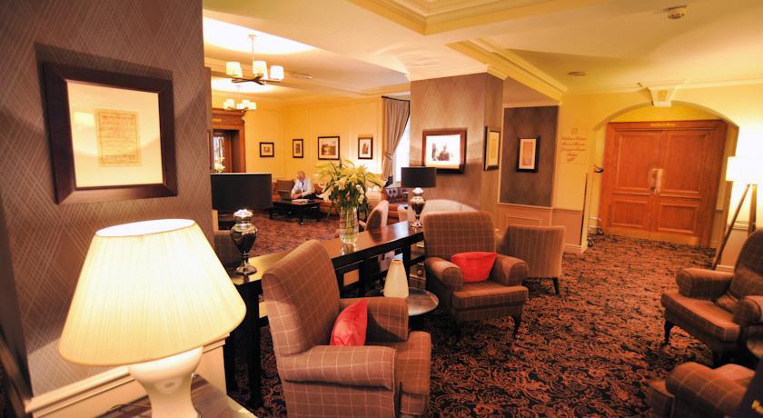 סטירלינג Golden Lion Hotel מראה חיצוני תמונה