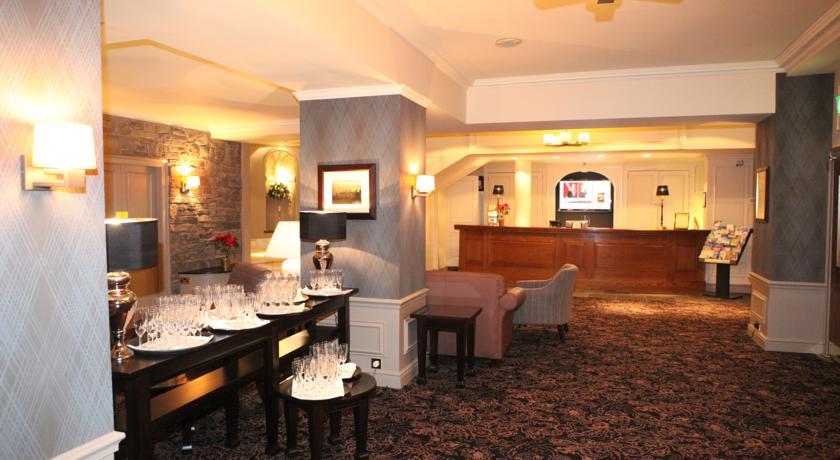 סטירלינג Golden Lion Hotel מראה חיצוני תמונה