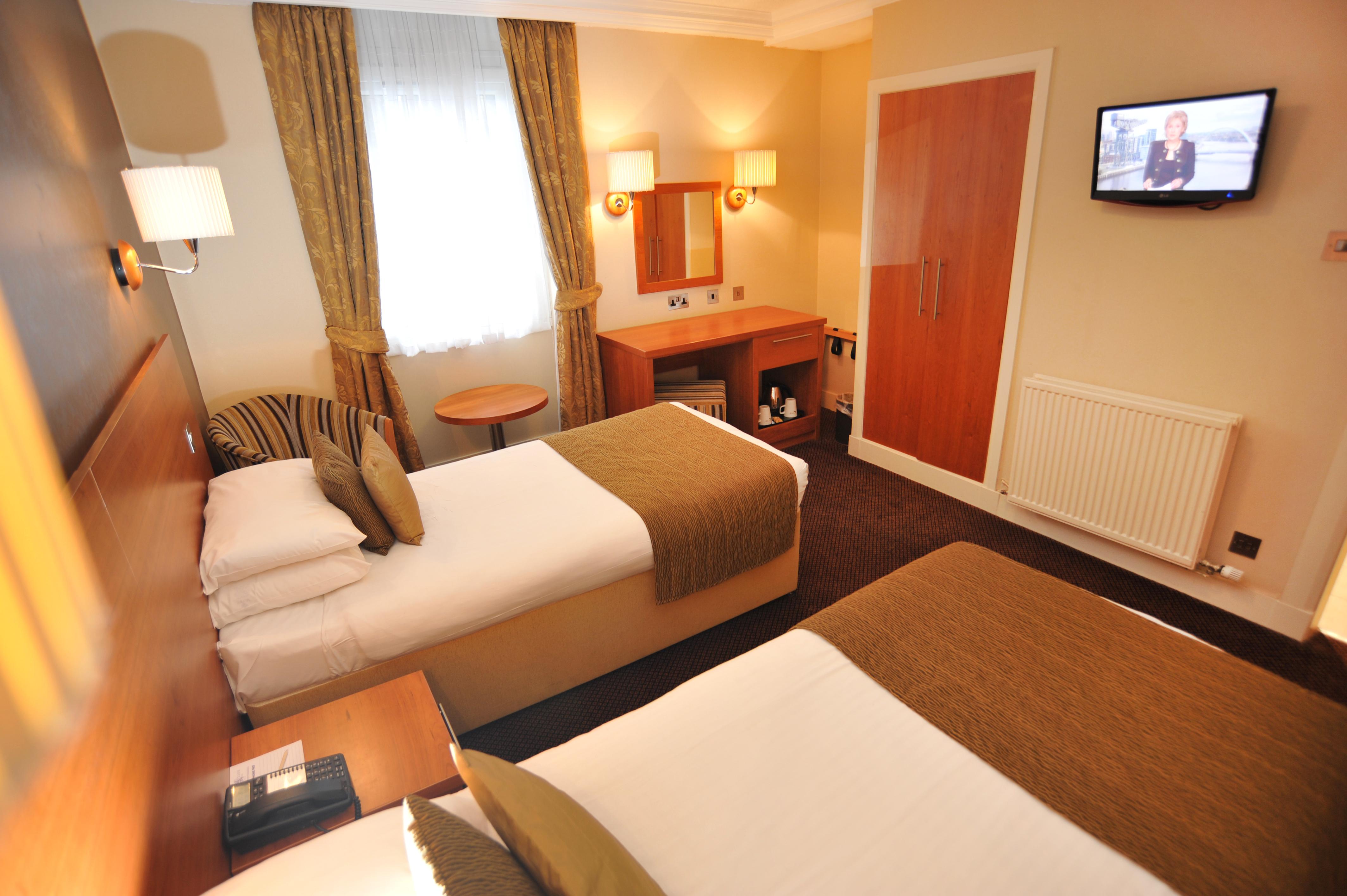סטירלינג Golden Lion Hotel מראה חיצוני תמונה