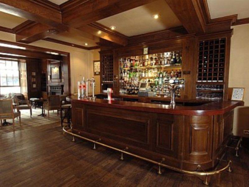 סטירלינג Golden Lion Hotel מראה חיצוני תמונה