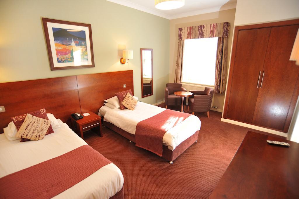 סטירלינג Golden Lion Hotel מראה חיצוני תמונה