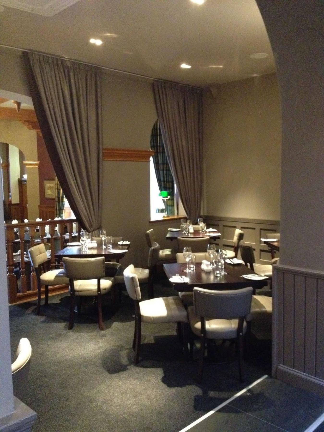 סטירלינג Golden Lion Hotel מראה חיצוני תמונה