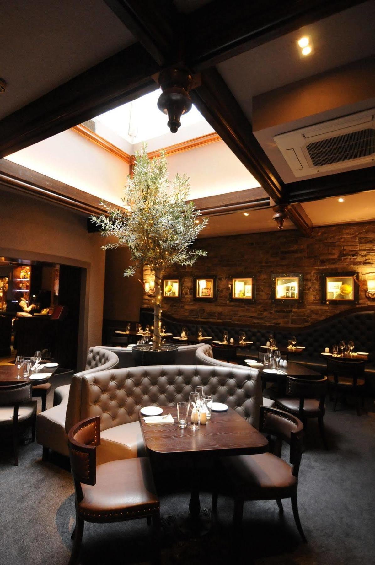 סטירלינג Golden Lion Hotel מראה חיצוני תמונה