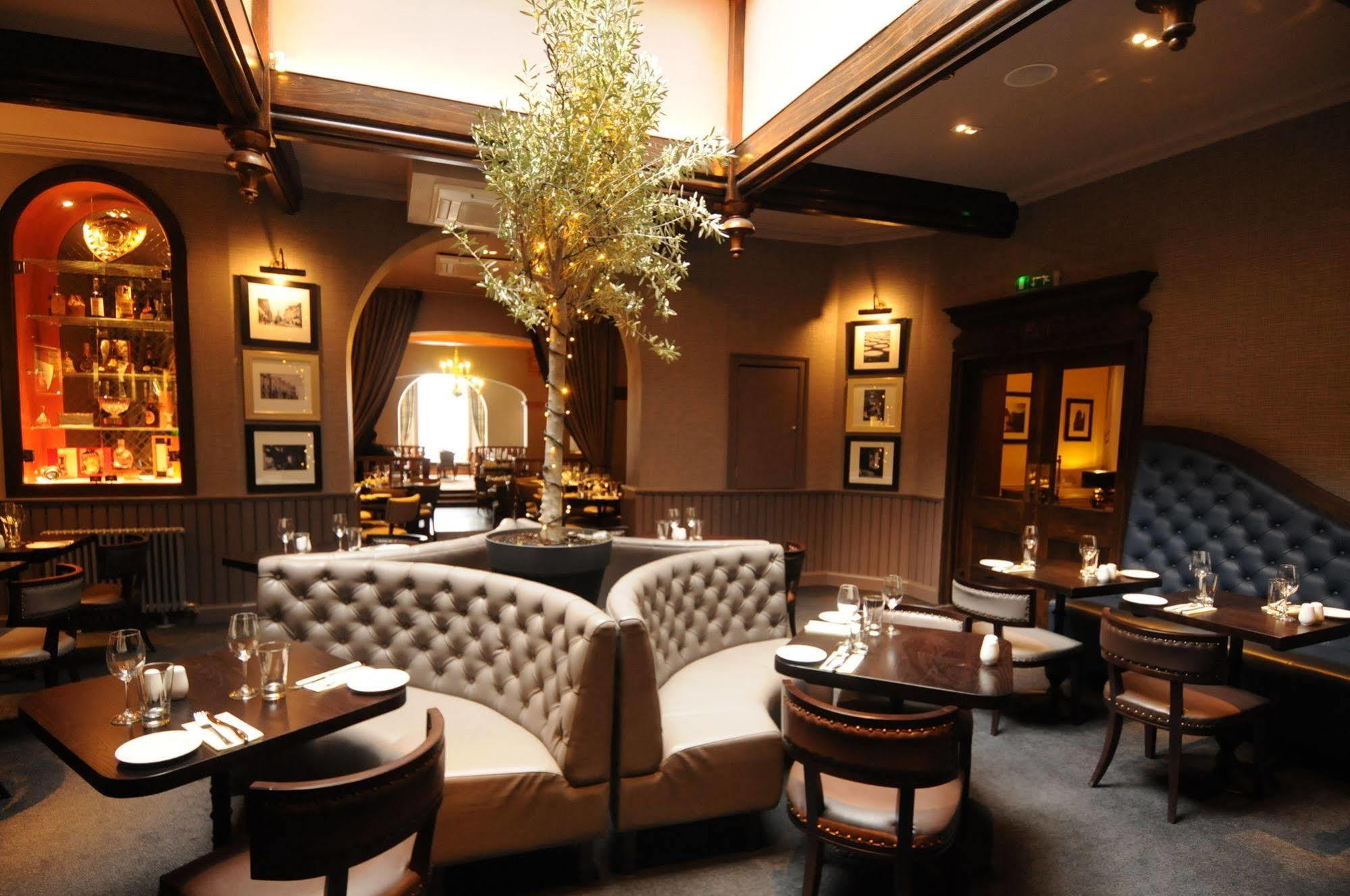 סטירלינג Golden Lion Hotel מראה חיצוני תמונה