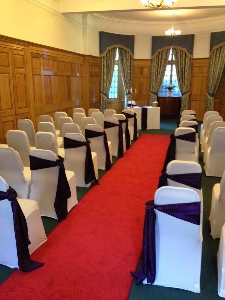 סטירלינג Golden Lion Hotel מראה חיצוני תמונה