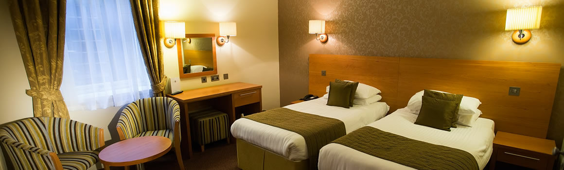 סטירלינג Golden Lion Hotel מראה חיצוני תמונה
